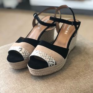COACH Wedges Sz 8 1/2 Like New